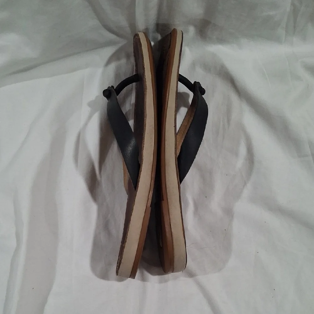 OluKai Women's  Black and Brown Flip-Flops Size 9